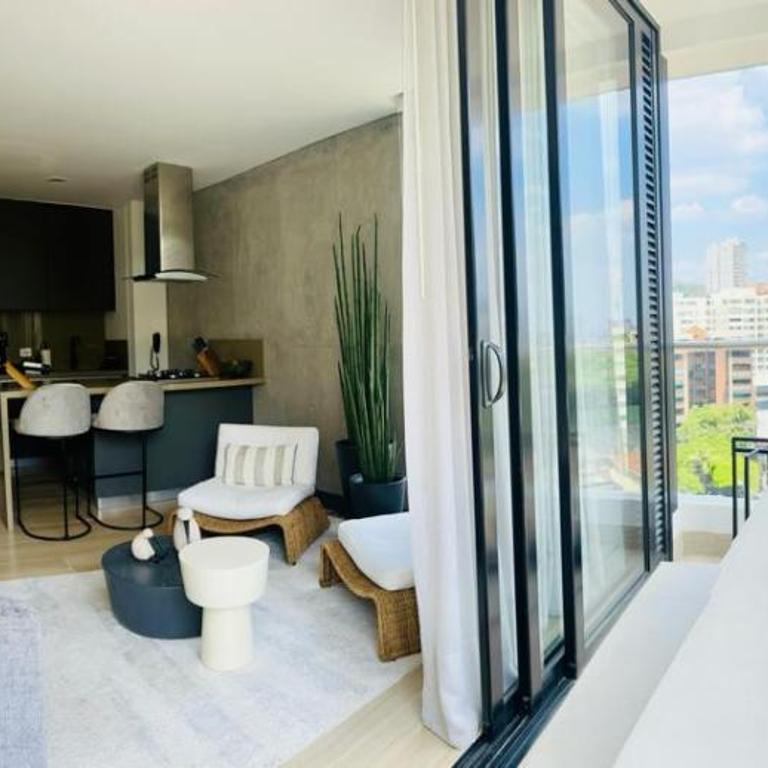 Riomaggiore City Tower - One-Bedroom Apartment with Balcony and City View - 1