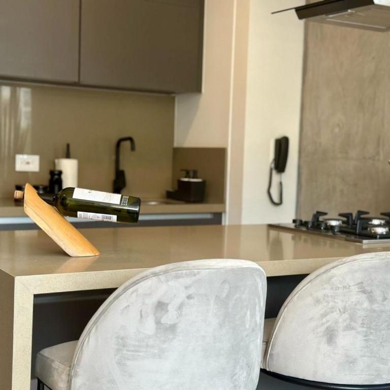 Riomaggiore City Tower - One-Bedroom Apartment with Balcony and City View - 3