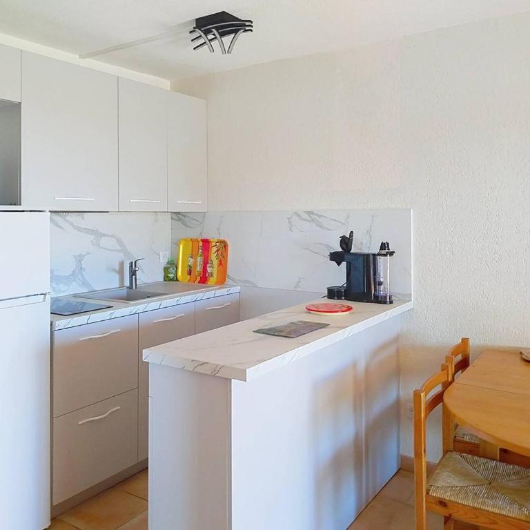 T2 cabine avec terrasse à La Favière, proche plages et commerces - FR-1-610-20 - Apartment (4 Adults) - 6