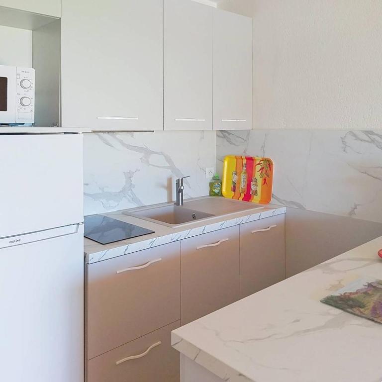 T2 cabine avec terrasse à La Favière, proche plages et commerces - FR-1-610-20 - Apartment (4 Adults) - 7