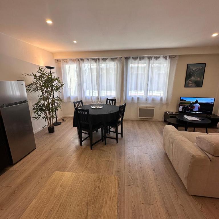 LE DOUILLET - Parking gratuit - Centre ville - Appartement 2 Chambres - 5