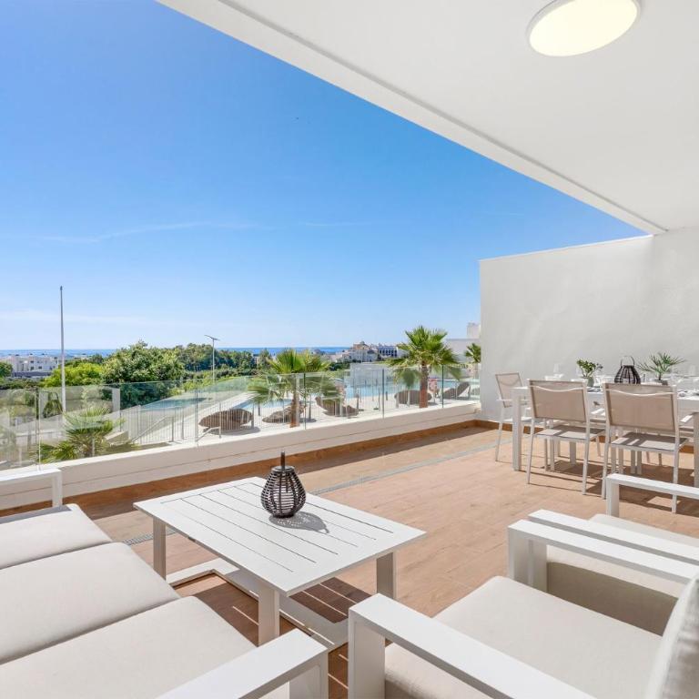 Peaceful Estepona Escape with Terrace Pool - Appartamento - 2