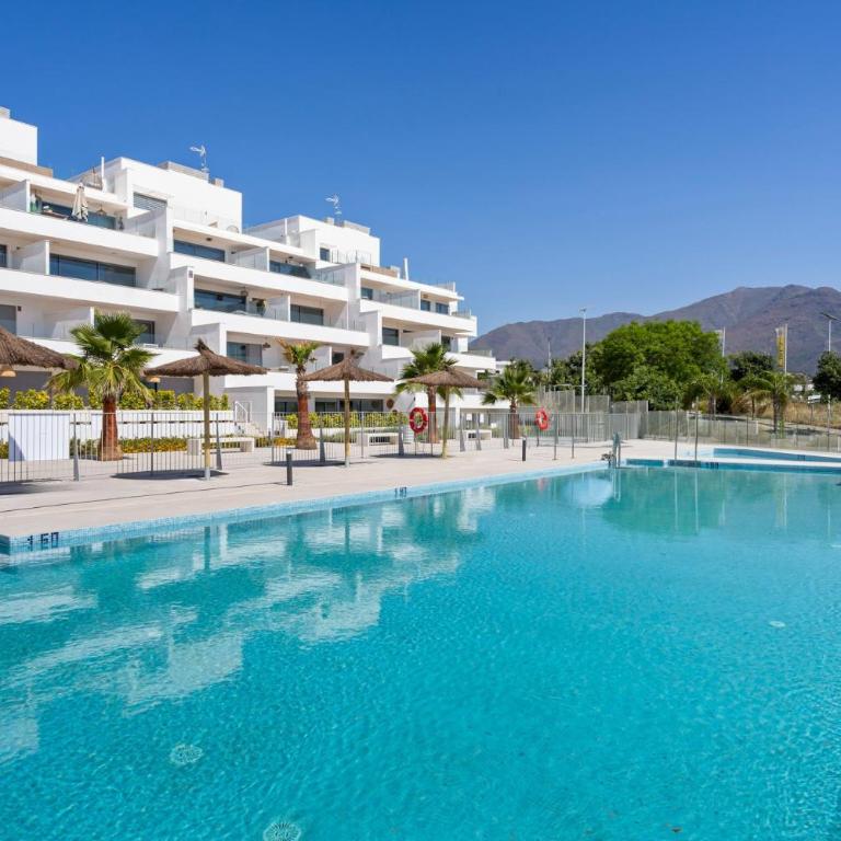 Peaceful Estepona Escape with Terrace Pool - Appartamento - 3