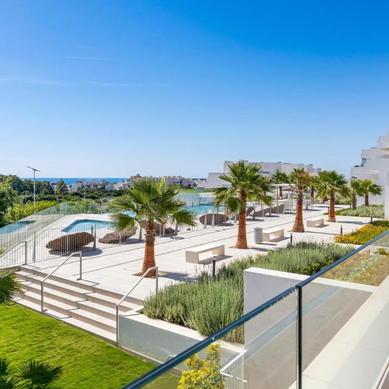 Peaceful Estepona Escape with Terrace Pool - Appartamento - 11