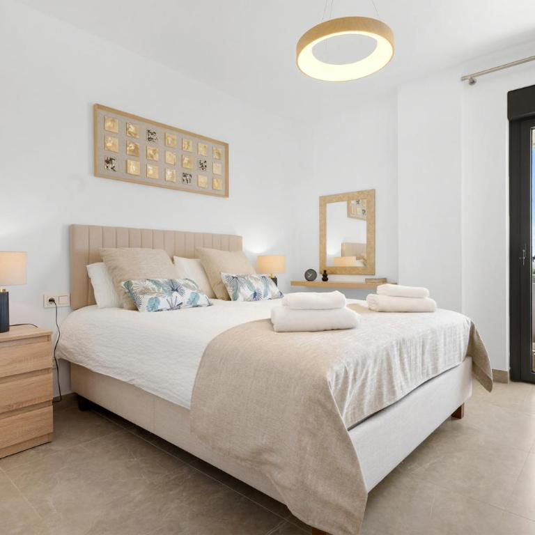 Peaceful Estepona Escape with Terrace Pool - Appartamento - 12