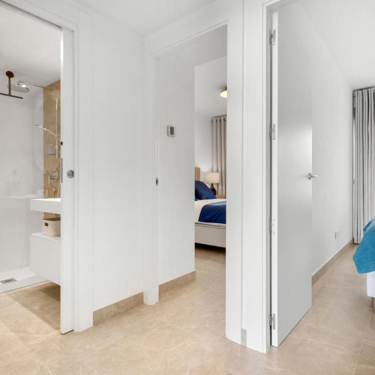 Peaceful Estepona Escape with Terrace Pool - Appartamento - 17