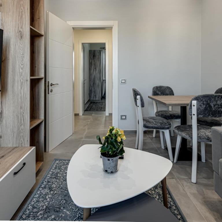 Gavin House - Three-Bedroom Apartment - 15