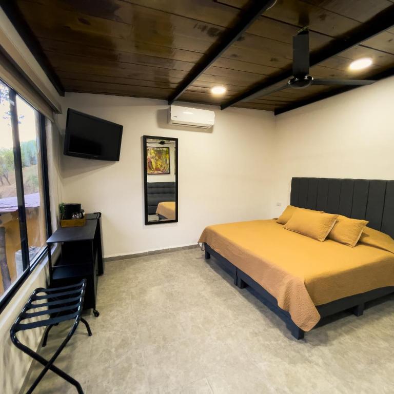 Campestre La Fuente - Habitación Doble con baño compartido - 1 o 2 camas - 4