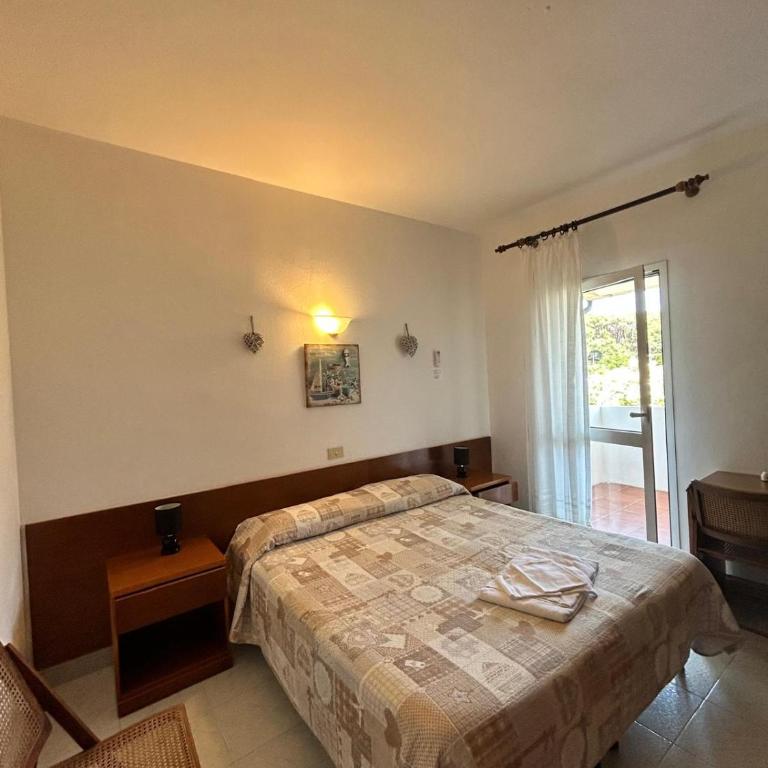 Bed & Breakfast Alex - Camera Matrimoniale con Balcone - 4
