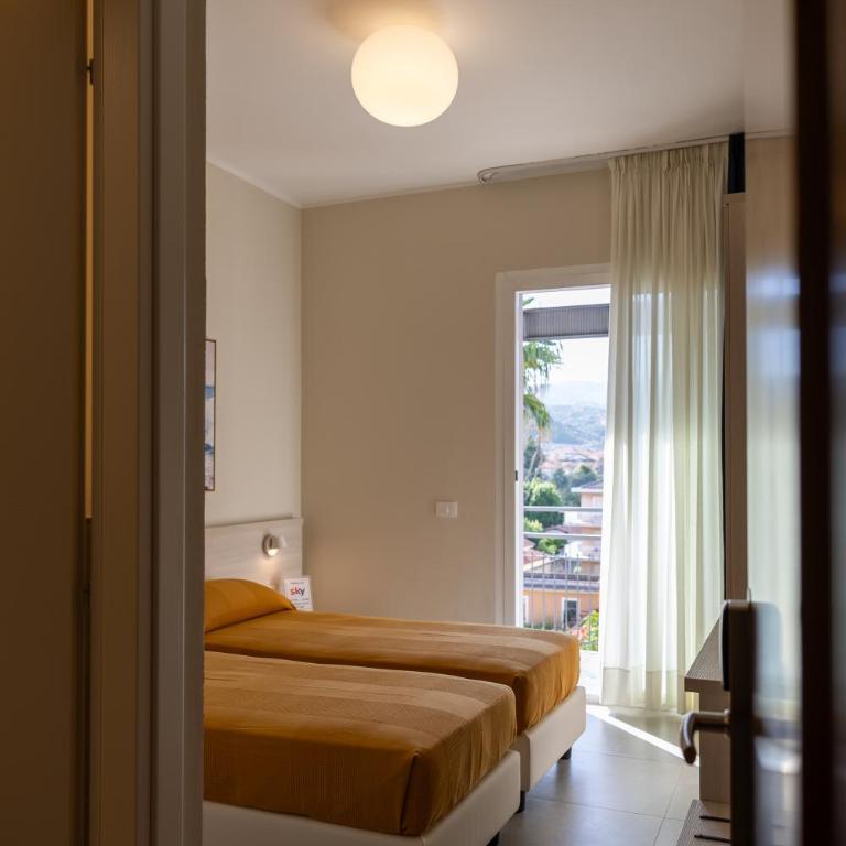 Hotel Olympic - Comfort Double or Twin Room - 20