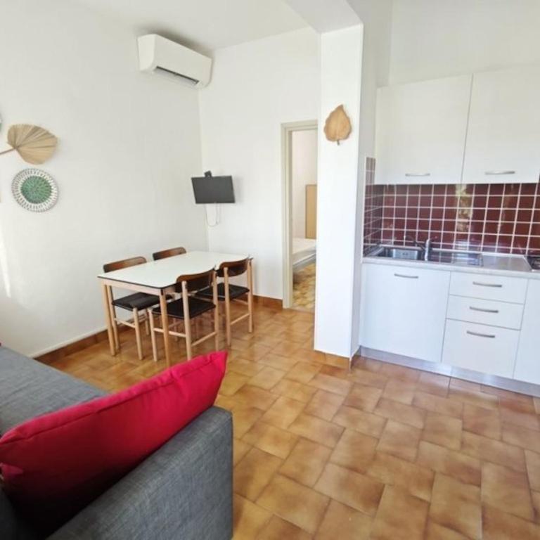 Two-bedroom flat a few steps from the beach - Apartment - 4