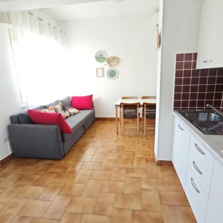 Two-bedroom flat a few steps from the beach - Apartment - 6