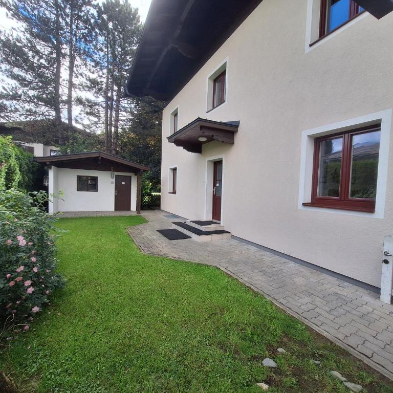 The Steinbock Lodge with garden and bbq - Ferienhaus - 43