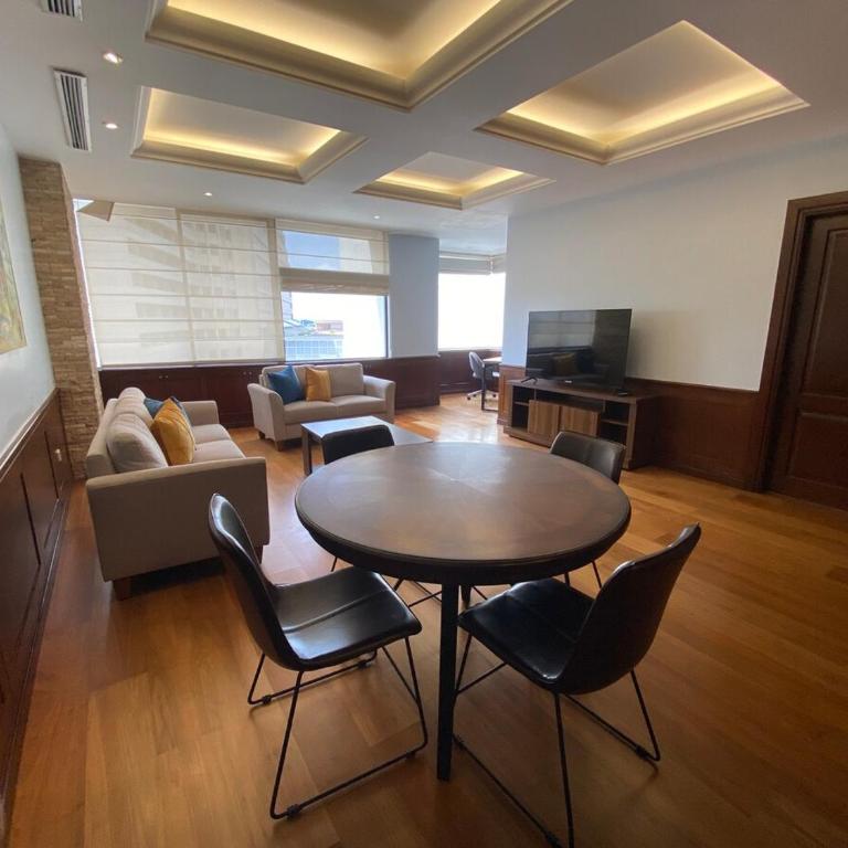Luxurious Hilton Colon Suite - One-Bedroom Apartment - 9