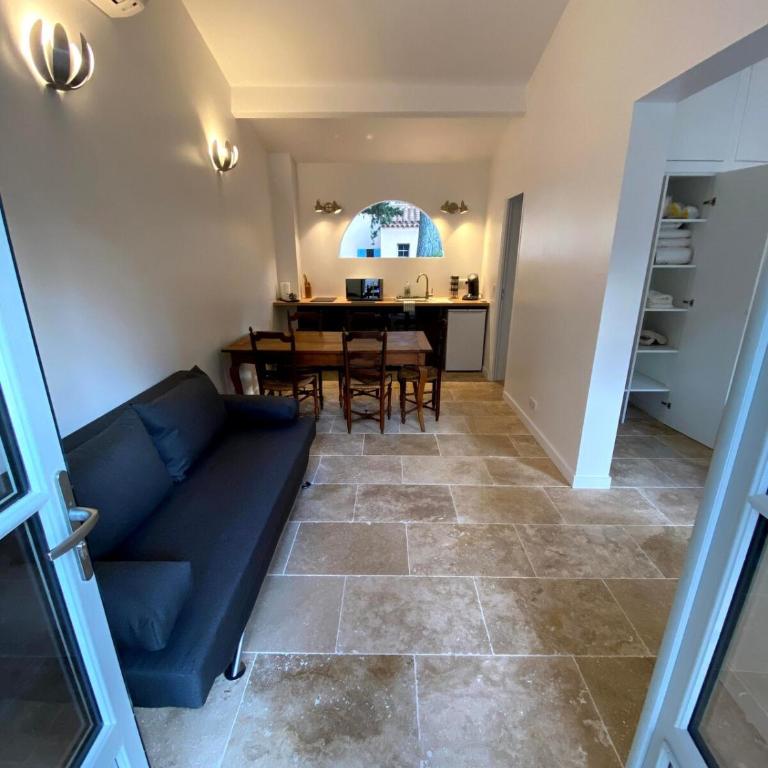 Exceptional farmhouse with pool 10 minutes from Aix - Villa - 60