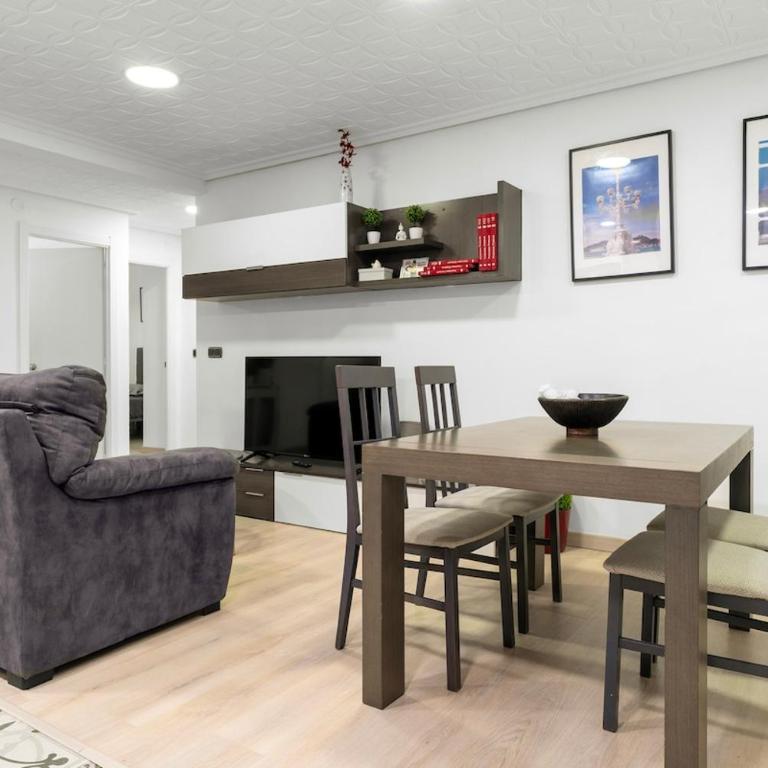 Orleans - 3 Bedrooms - Open Kitchen - Three-Bedroom Apartment - 2