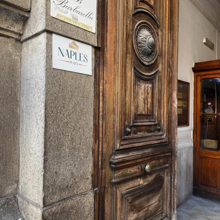 Naples Plaza Bovio - Luxus Vierbettzimmer - 14