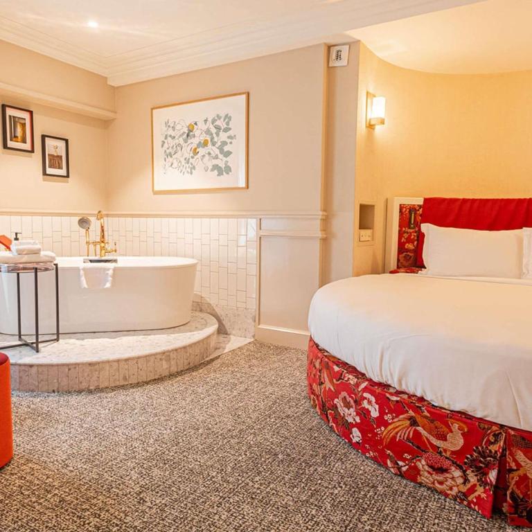 Sofitel Le Scribe Paris Opera - Suite Lune de Miel avec Lit Rond, Baignoire et Coin Salon - Vue sur Grand Boulevard - 3