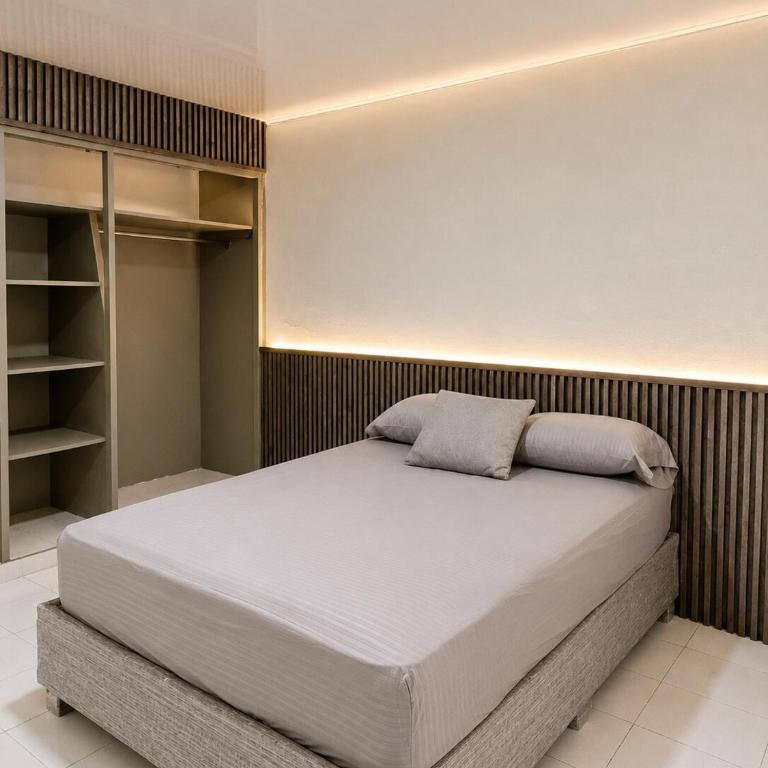 Fenix house - Three-Bedroom Apartment - 7