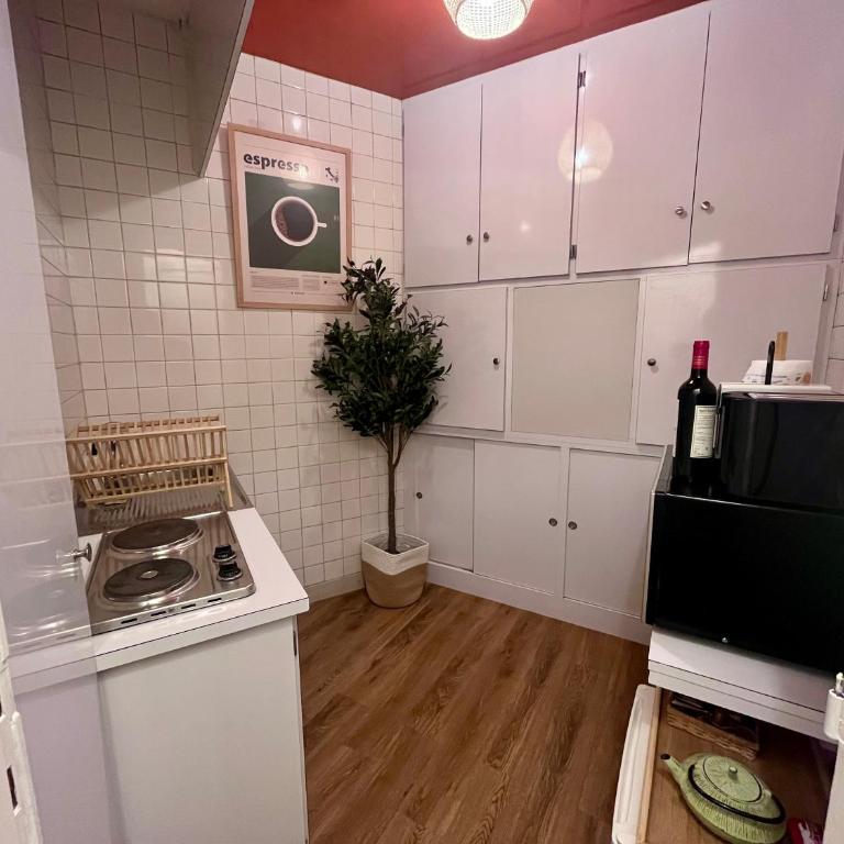 Paris 7th arrondissement - Champ de Mars, quiet, 4 guests - Two-Bedroom Apartment - 8