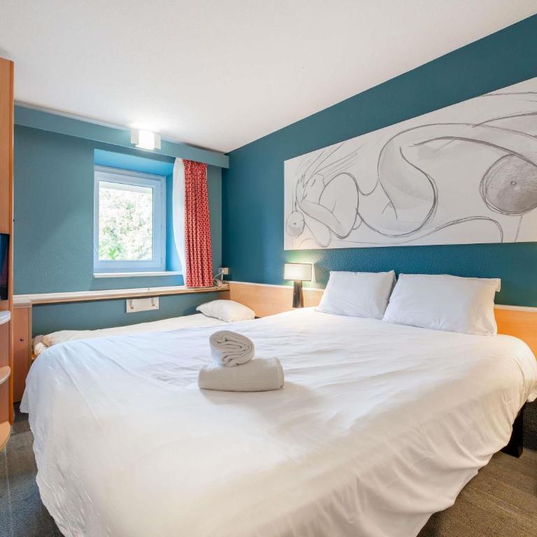 ibis Antibes Sophia-Antipolis - Chambre Standard avec 1 Lit Double et 1 Lit Simple - 3