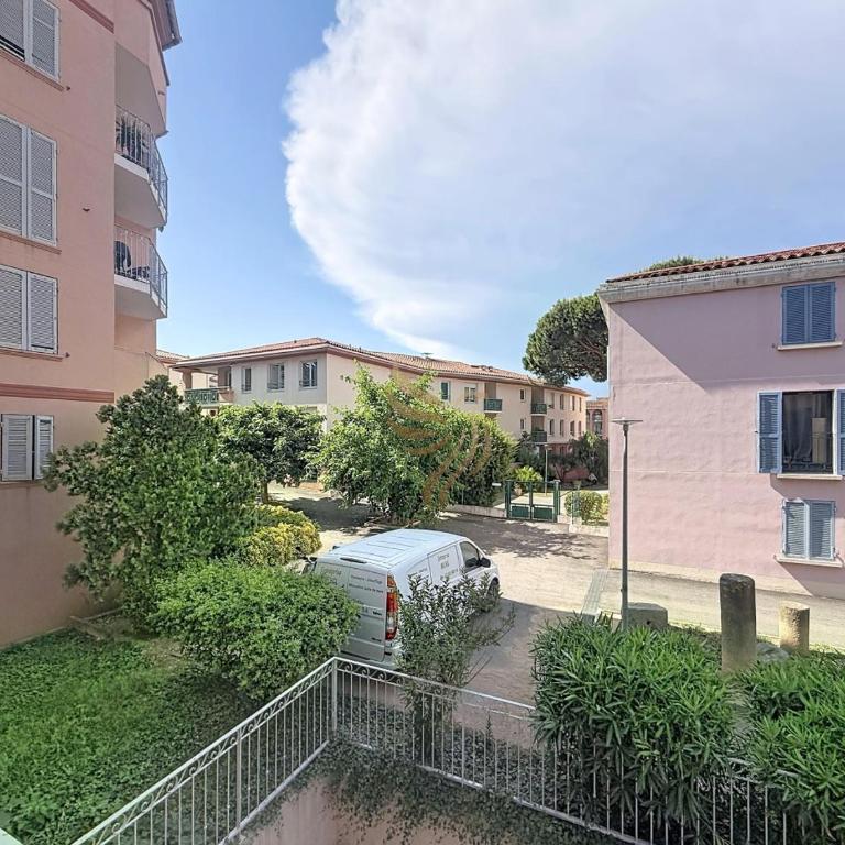 Cosy Parc A – Douceur & Confort au Cœur de Fréjus - Apartment - 24