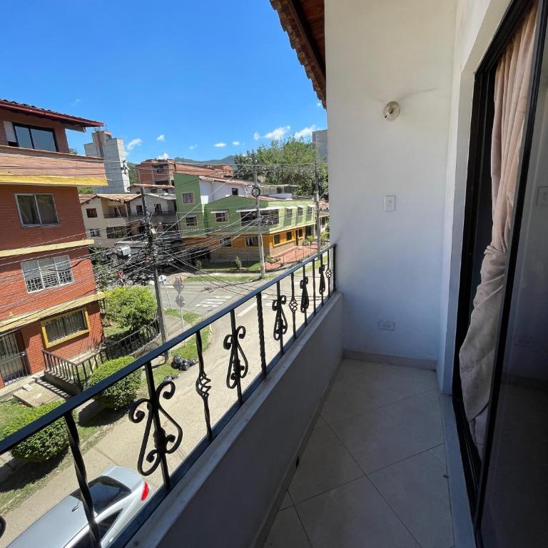 Hermoso apartamento con terraza - Two-Bedroom Apartment - 16