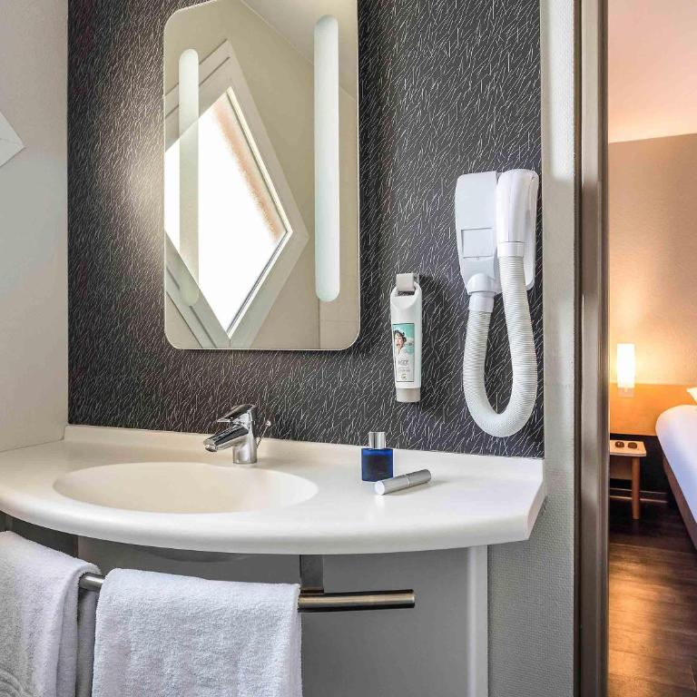 ibis Thonon Centre - Chambre Double avec Lit d'Appoint - 6