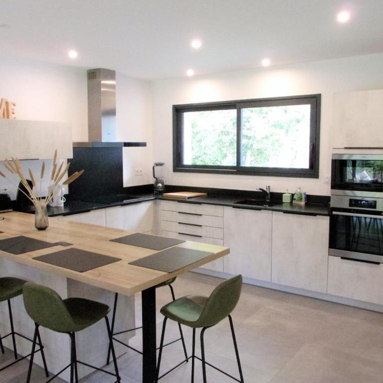 Maison contemporaine spacieuse avec jardin - Maison de Vacances - 3