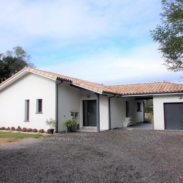 Maison contemporaine spacieuse avec jardin - Maison de Vacances - 9