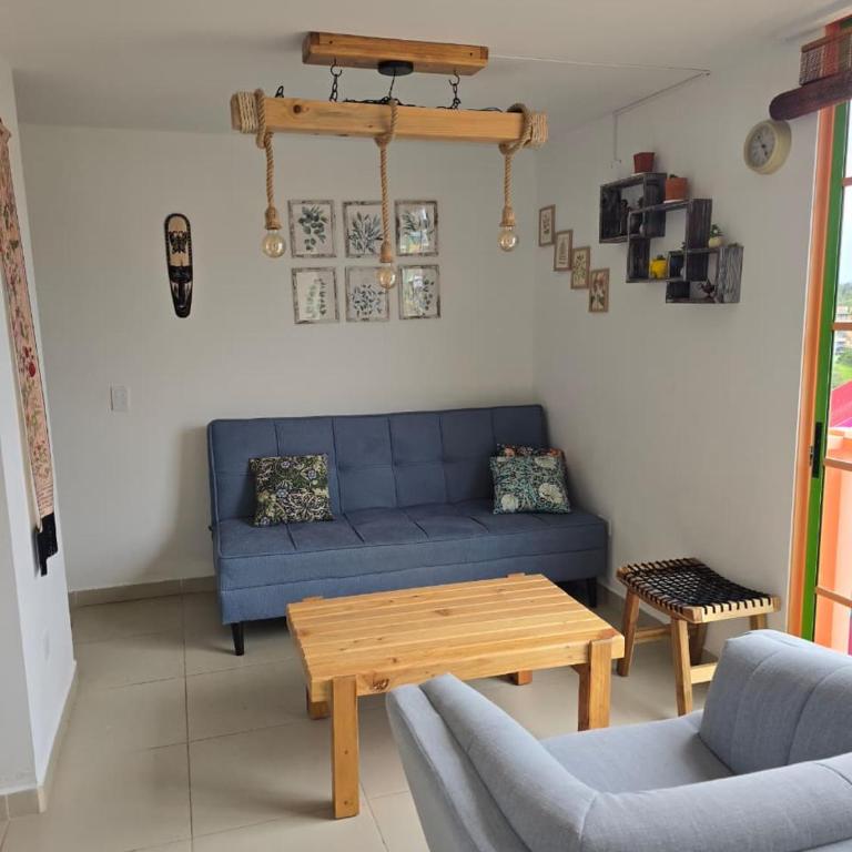 Apartamento tipo loft luminoso y espacioso - Three-Bedroom Apartment - 1