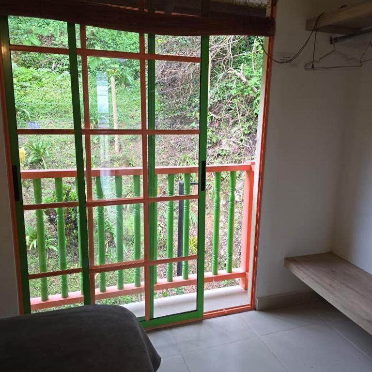 Apartamento tipo loft luminoso y espacioso - Three-Bedroom Apartment - 7