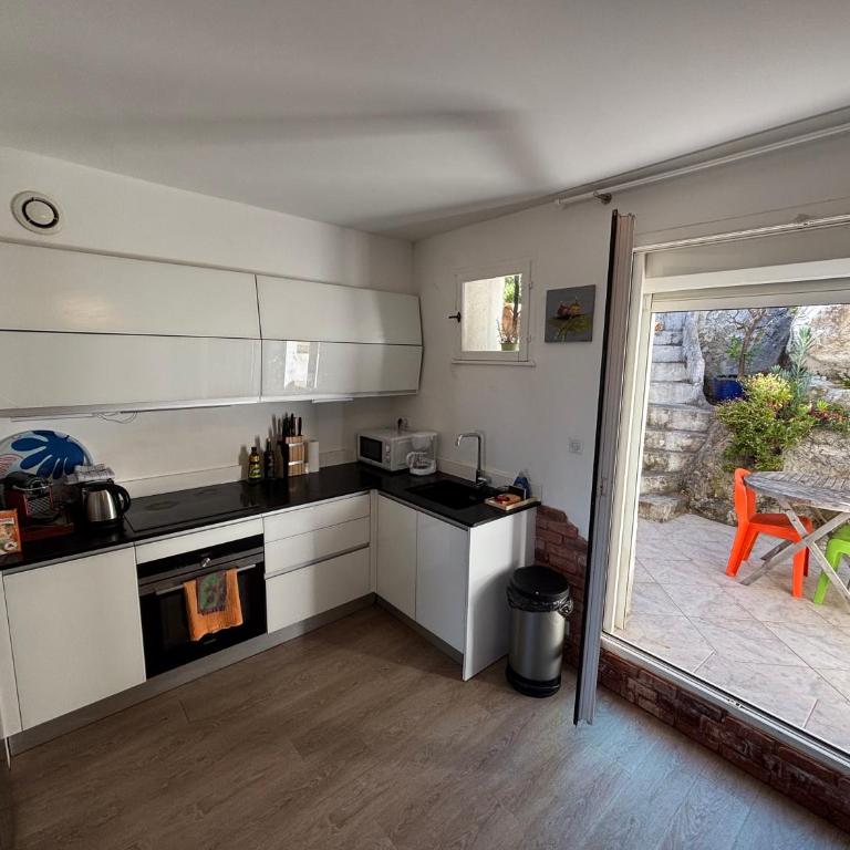 Parc National des Calanques, LA FLIBUSTE DES GOUDES Maison 2 chambres CLIMATISEE, jardins Jaccuzzi proche plage large vue mer PARKING reserve a l arrivee - Maison 2 Chambres - 11