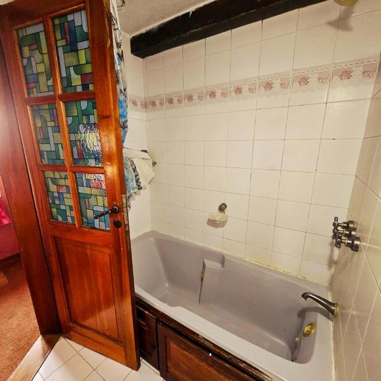Universal Traveller's Hostel - Cama en habitación compartida de 6 camas - 4
