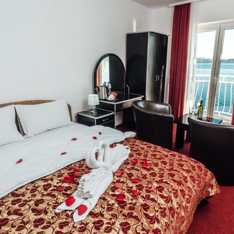 Hotel Azzurro - Superior Dvokrevetna Soba sa Bračnim Krevetom i Pogledom na More - 2