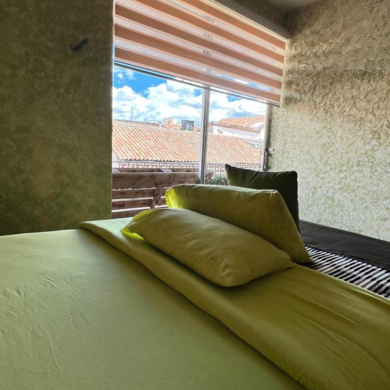 Casa Perla Cuencana Hostal - Standard Single Room with Shared Bathroom - 8
