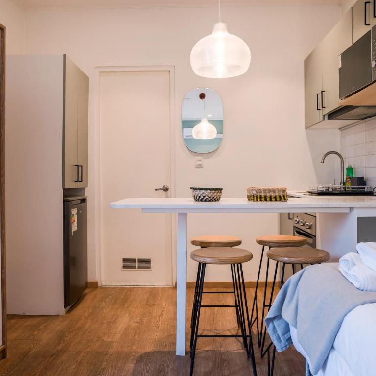 Chic 1BR for 4 Bellavista Metro & Hospital Access - Studio - 3