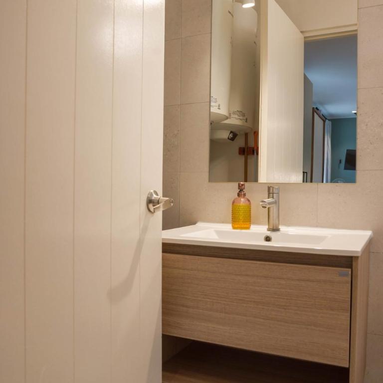 Chic 1BR for 4 Bellavista Metro & Hospital Access - Studio - 25