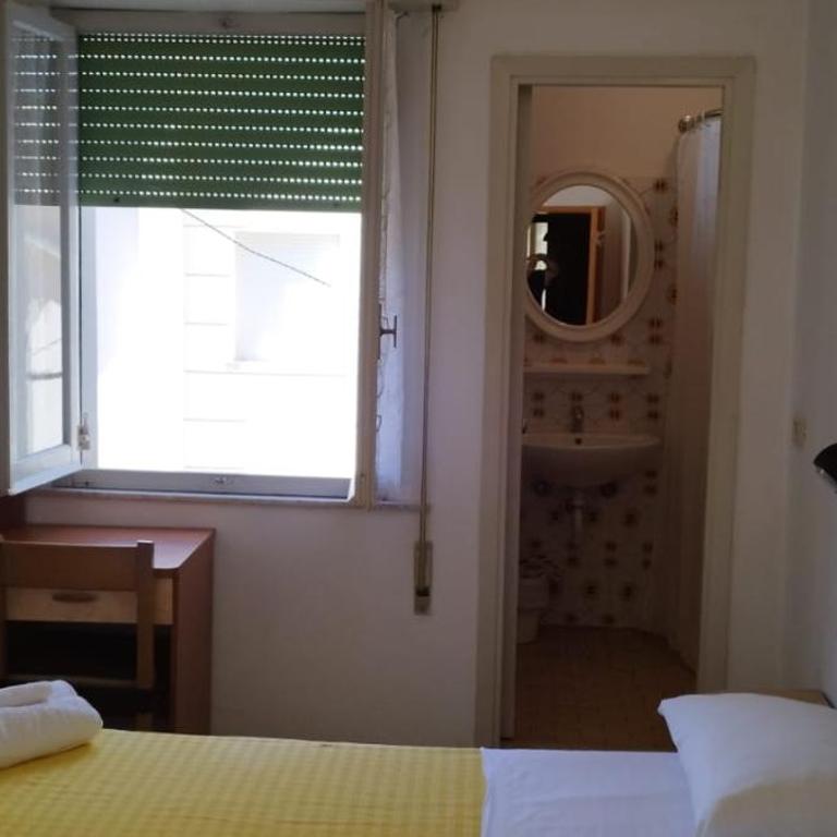 Fiorina Bed&Breakfast - Colazione fino a mezzogiorno - Beach Village gratuito - Aquafan 25e - Oltremare 22e - Grande Chambre Simple - 1