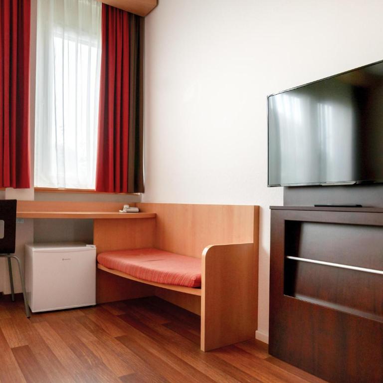ibis Luzern Kriens - Standard Zimmer (1 Doppelbett & 1 Einzelbett) - 1