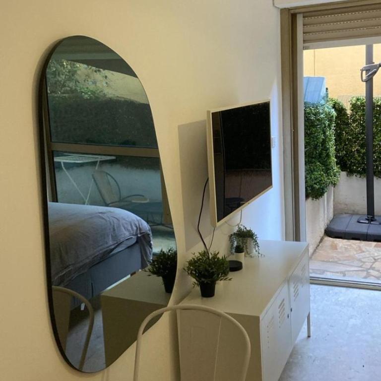 Studio with Private Terrace Heart of Nice Zone Pietonne 2 min Beach Premium - Appartement 1 Chambre - 8