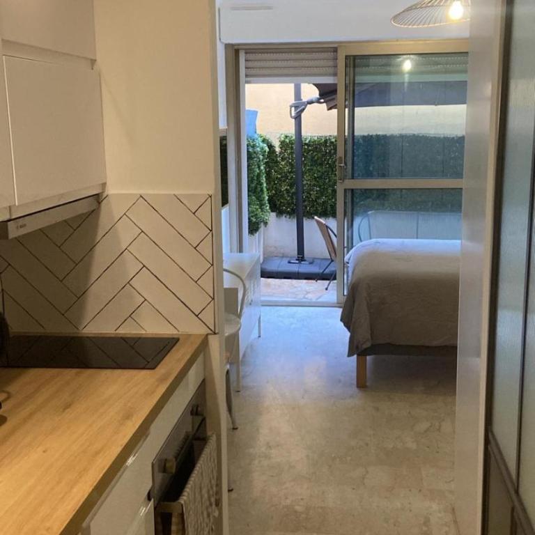 Studio with Private Terrace Heart of Nice Zone Pietonne 2 min Beach Premium - Appartement 1 Chambre - 3