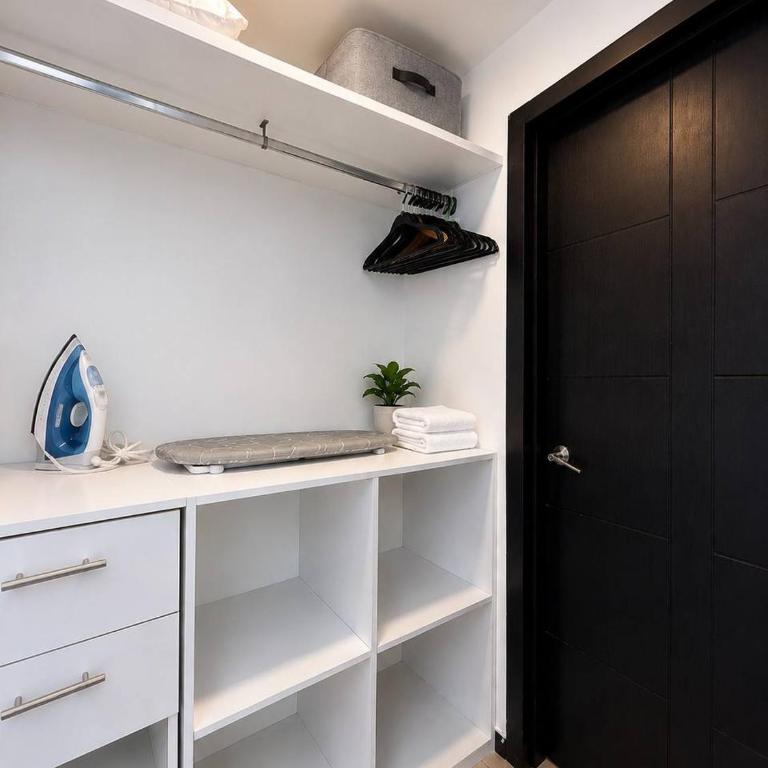 Bellini Puerto Santa Ana, Pool, Parking, AC & Laundry, Cerca de bares y restaurantes - Two-Bedroom Apartment - 9