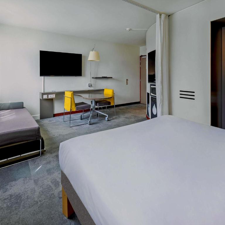 Novotel Suites Paris Stade de France - Superior Suite with Double Bed, Single Bed and Sofa Bed - 15