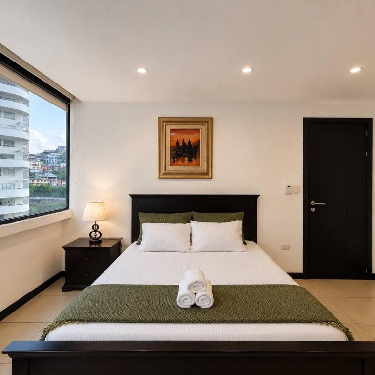 Bellini Puerto Santa Ana, Pool, Parking, AC & Laundry, Cerca de bares y restaurantes - Suite - 5