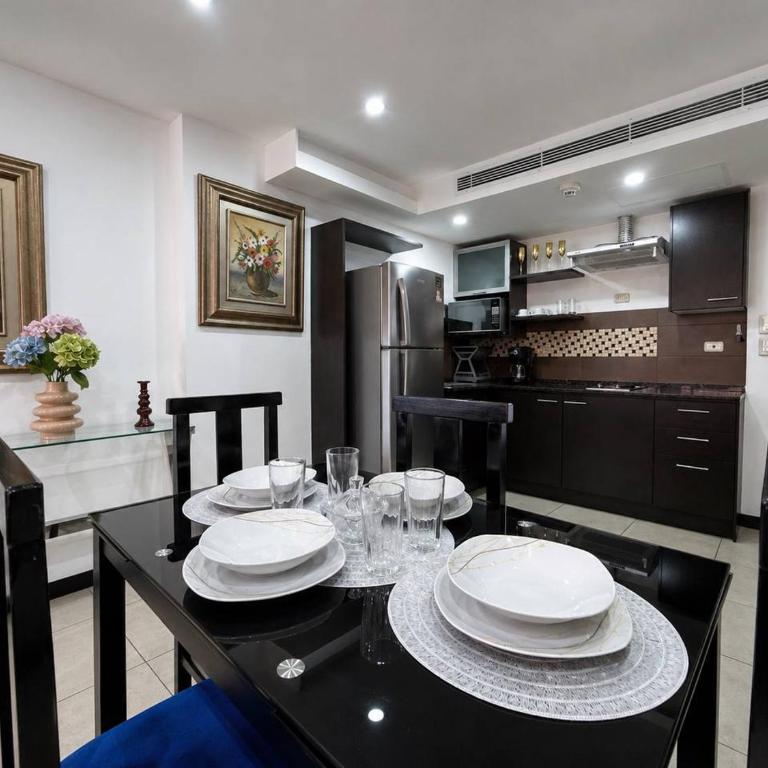 Bellini Puerto Santa Ana, Pool, Parking, AC & Laundry, Cerca de bares y restaurantes - Suite - 9