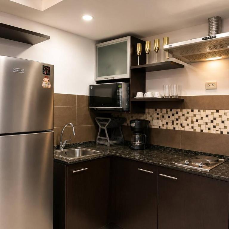Bellini Puerto Santa Ana, Pool, Parking, AC & Laundry, Cerca de bares y restaurantes - Suite - 11