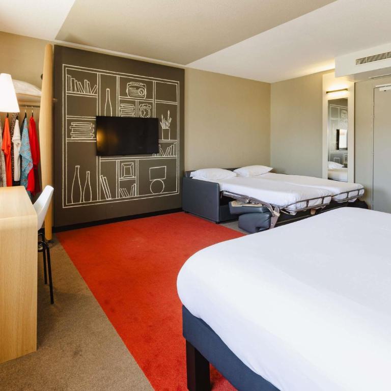 Hotel ibis Rennes Centre Gare Sud - Chambre Standard avec 1 Lit Double et 2 Lits Simples - 5