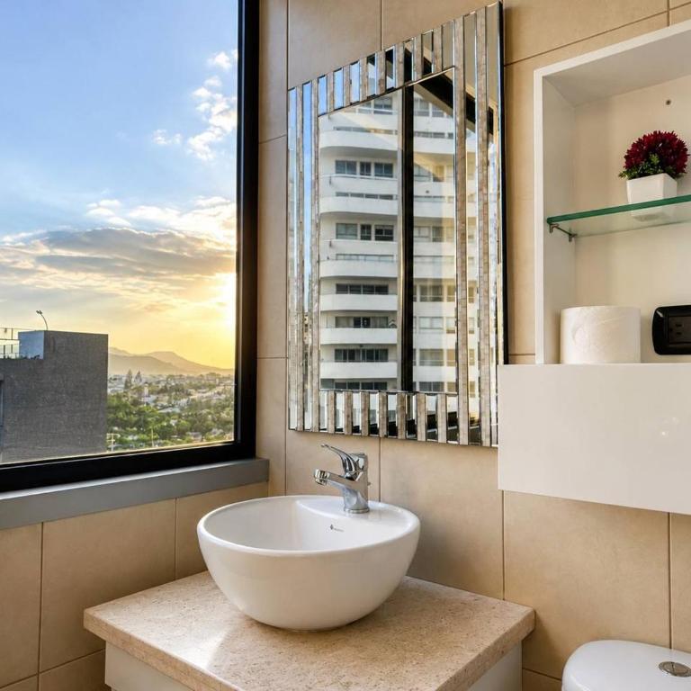 Bellini Puerto Santa Ana, Pool, Parking, AC & Laundry, Cerca de bares y restaurantes - Suite - 7