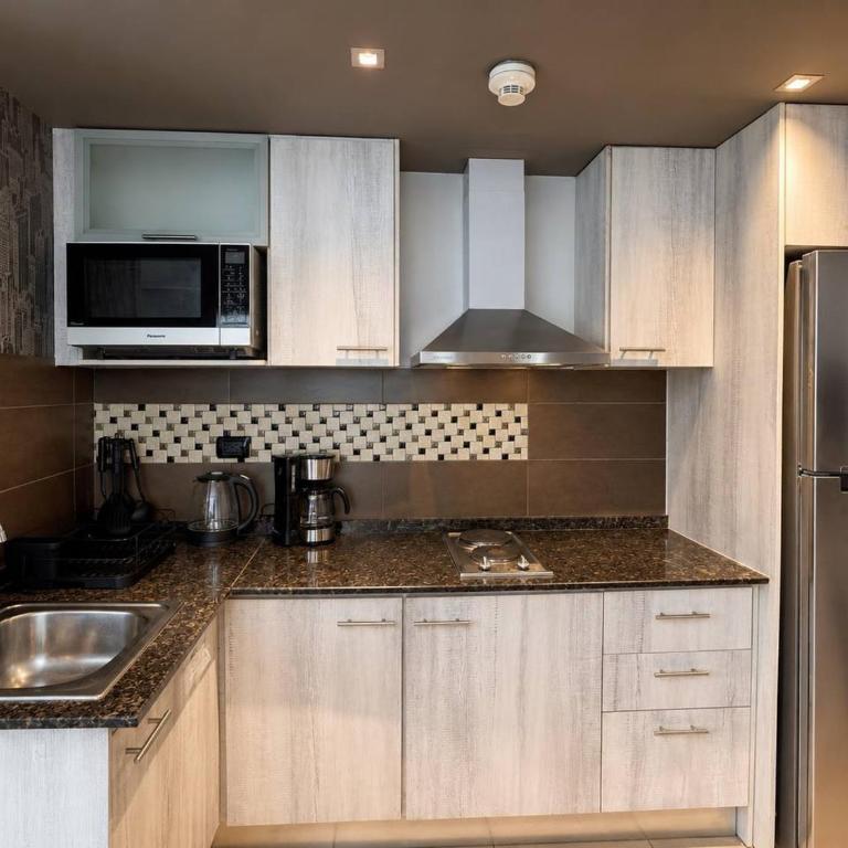 Bellini Puerto Santa Ana, Pool, Parking, AC & Laundry, Cerca de bares y restaurantes - Suite - 10